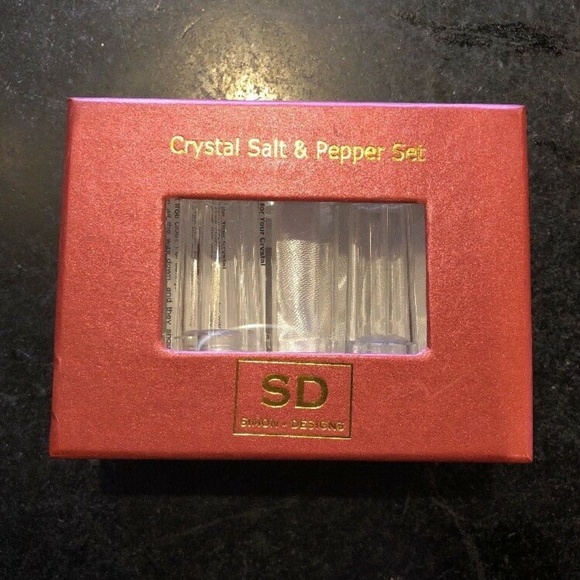 New in Box Simon Design Salt and Pepper shakers - Picture 4 of 6